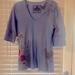 JOHNNY WAS Baby Blue EMBROIDERED Flowers Knit 3/4 Sleeves TOP SHIRT M/L